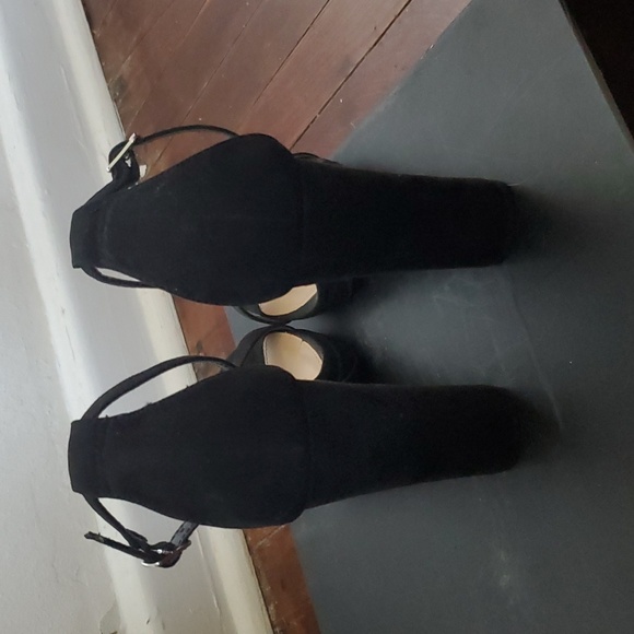 Heels - Picture 3 of 3